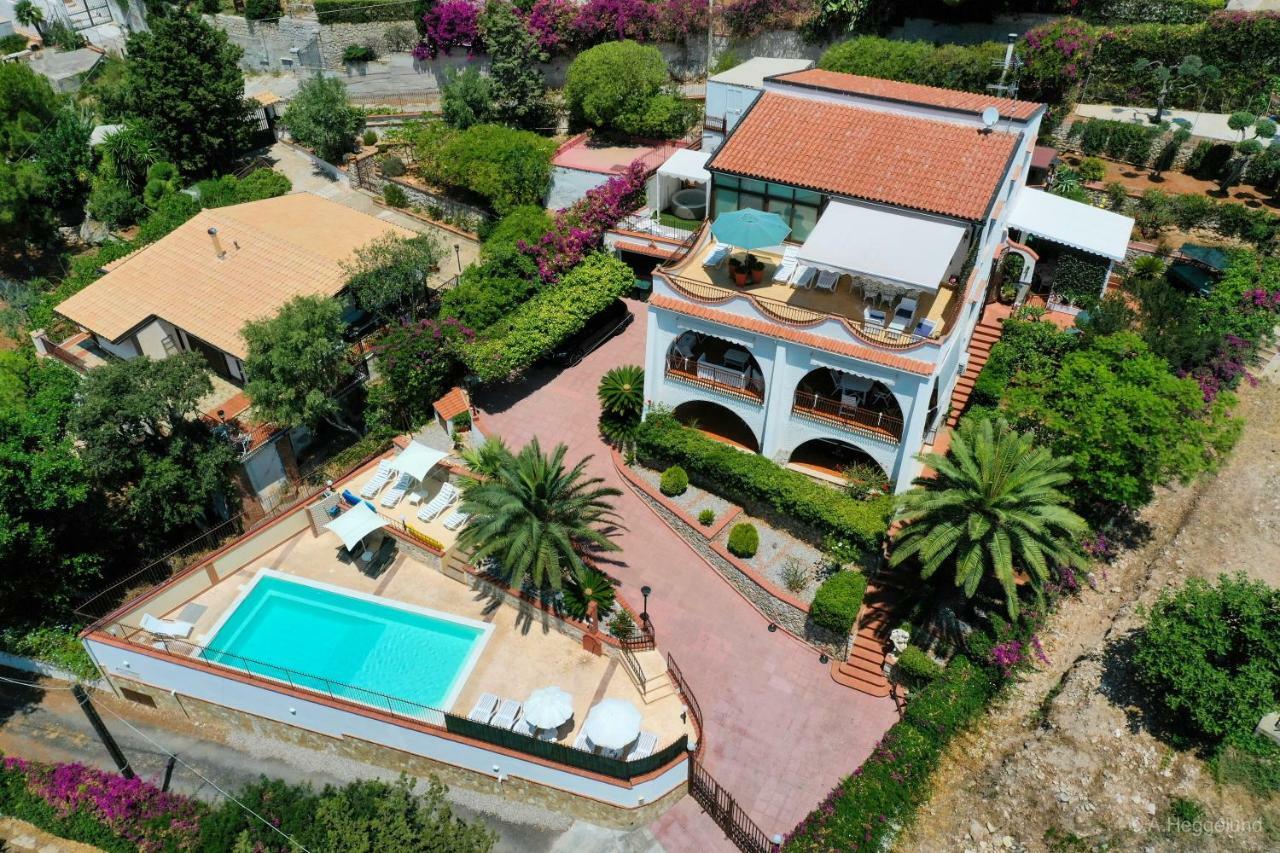 Villa Del Golfo Urio With Swimming Pool Shared By The Two Apartments Santa Flavia Exterior foto