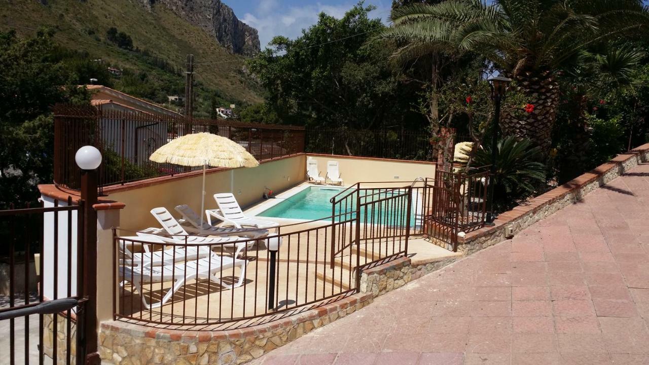 Villa Del Golfo Urio With Swimming Pool Shared By The Two Apartments Santa Flavia Exterior foto