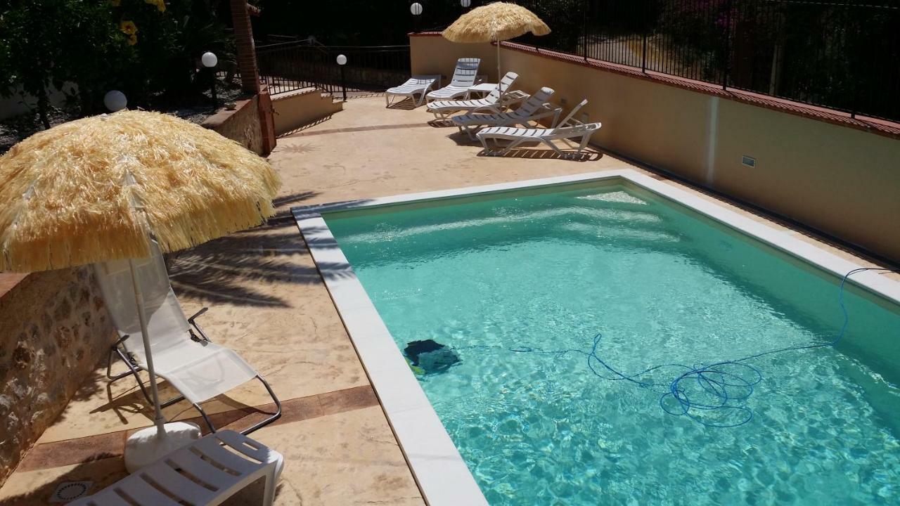 Villa Del Golfo Urio With Swimming Pool Shared By The Two Apartments Santa Flavia Exterior foto