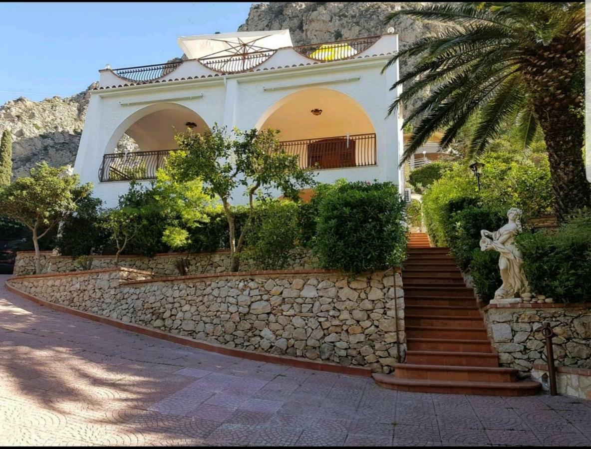 Villa Del Golfo Urio With Swimming Pool Shared By The Two Apartments Santa Flavia Exterior foto