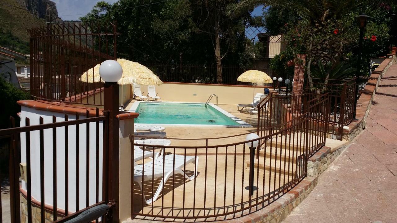 Villa Del Golfo Urio With Swimming Pool Shared By The Two Apartments Santa Flavia Exterior foto