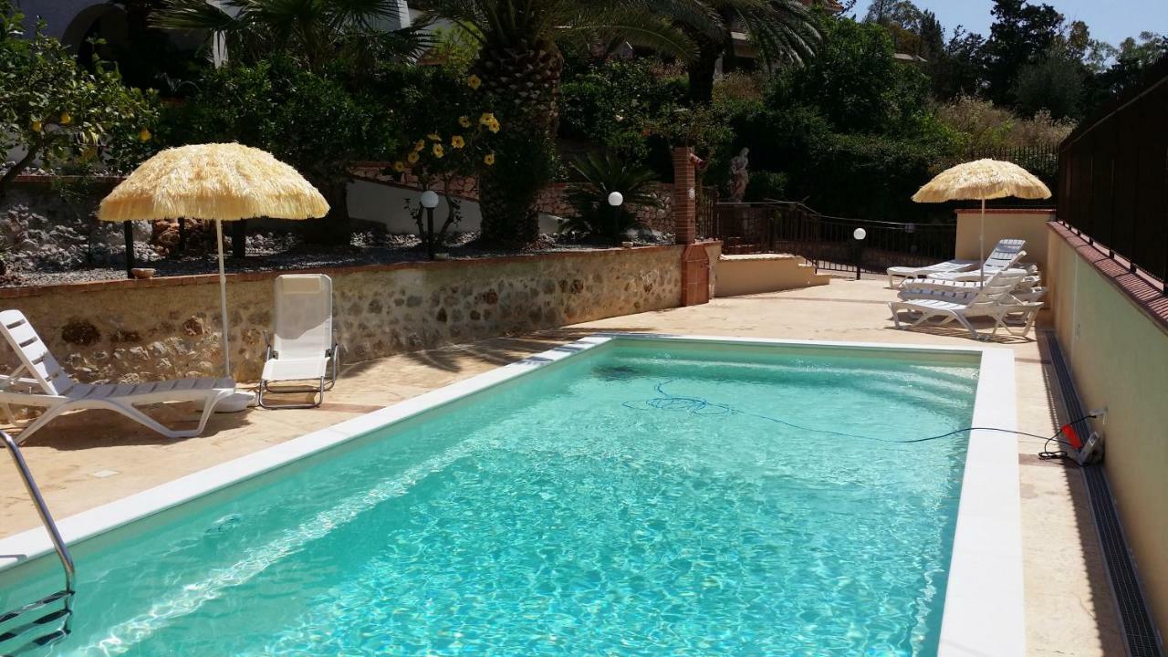 Villa Del Golfo Urio With Swimming Pool Shared By The Two Apartments Santa Flavia Exterior foto
