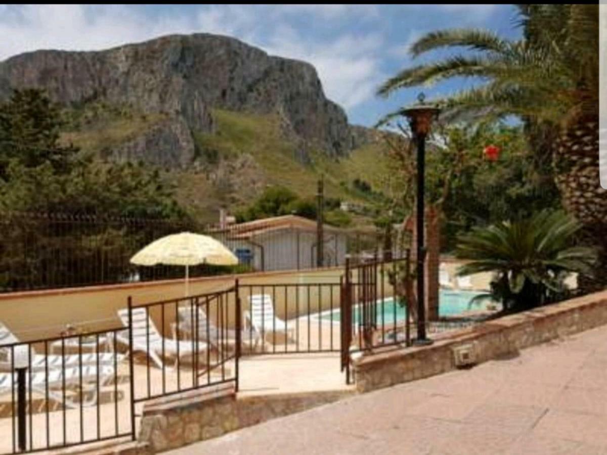 Villa Del Golfo Urio With Swimming Pool Shared By The Two Apartments Santa Flavia Exterior foto