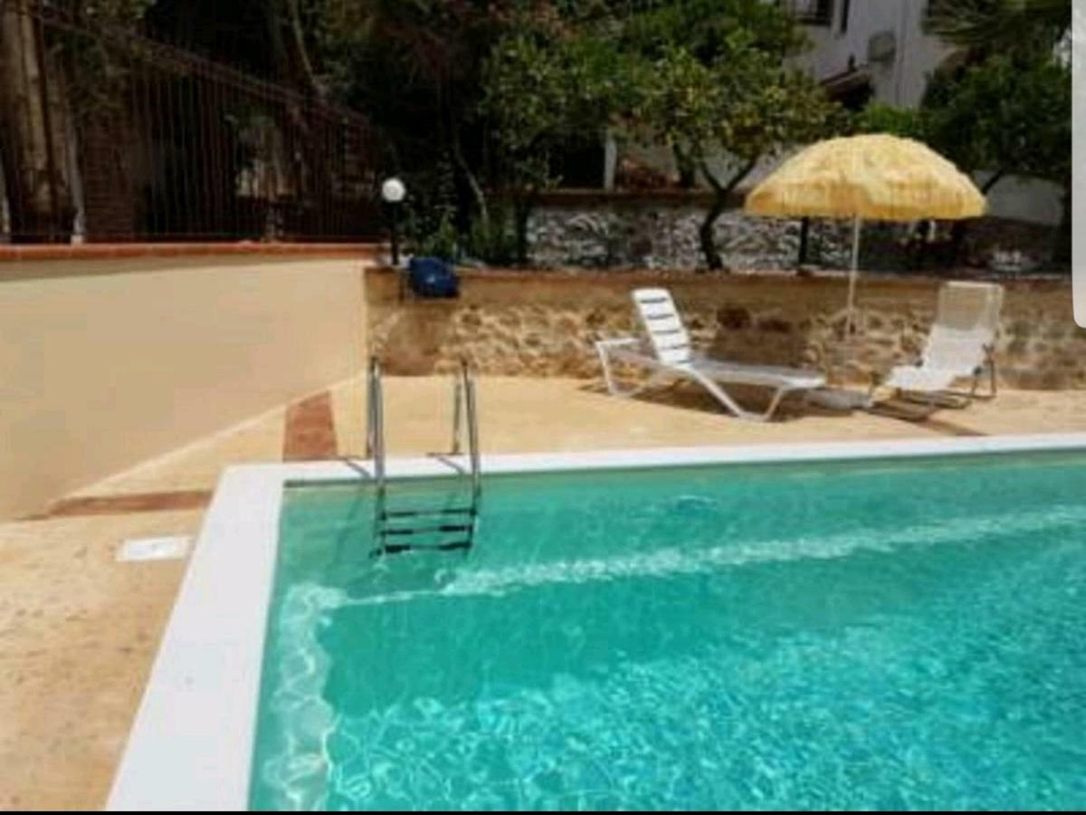 Villa Del Golfo Urio With Swimming Pool Shared By The Two Apartments Santa Flavia Exterior foto
