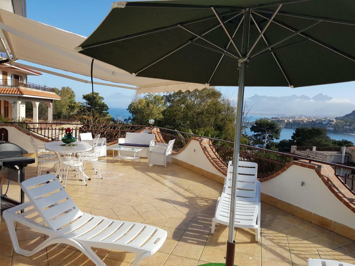 Villa Del Golfo Urio With Swimming Pool Shared By The Two Apartments Santa Flavia Exterior foto