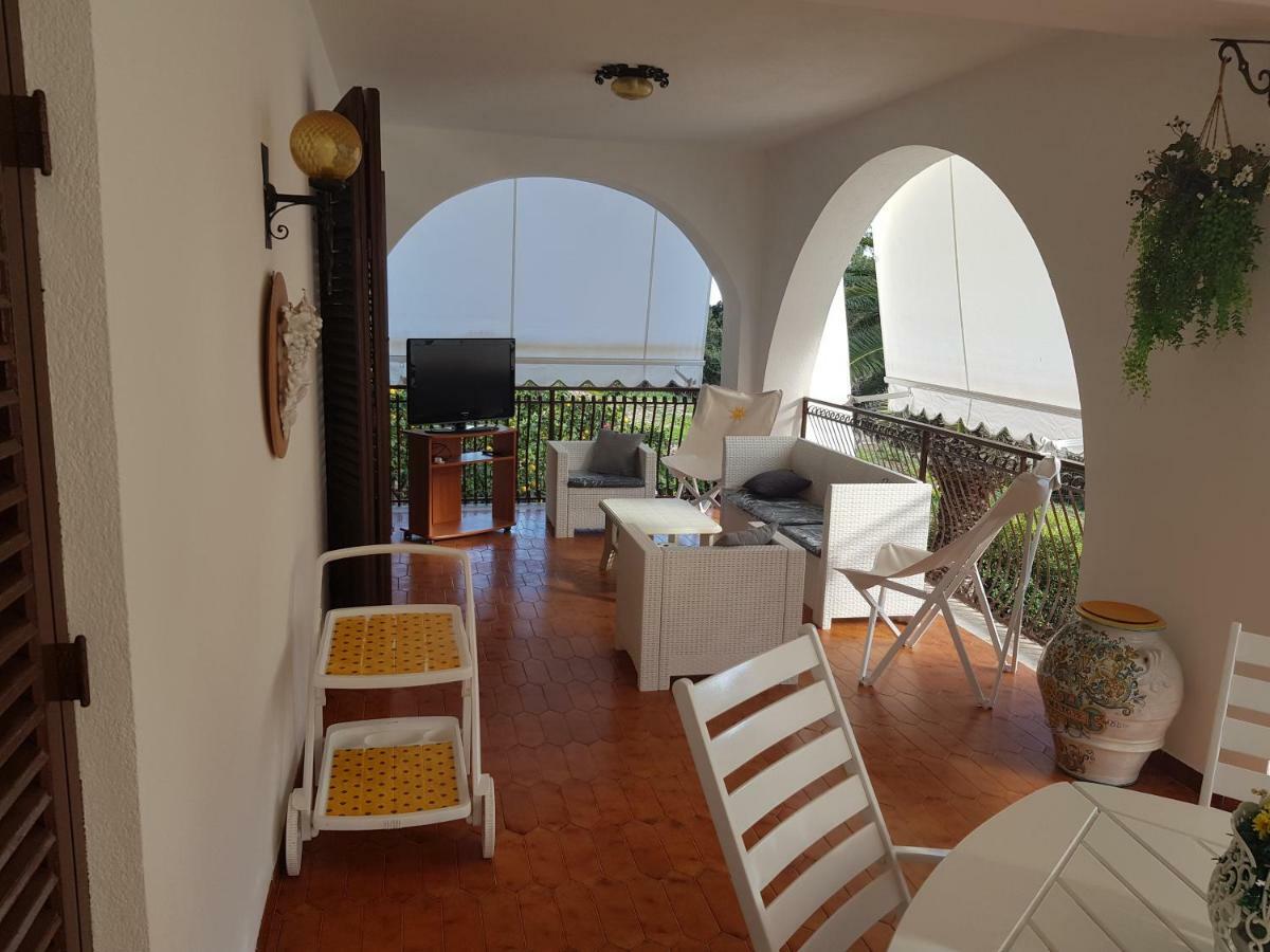 Villa Del Golfo Urio With Swimming Pool Shared By The Two Apartments Santa Flavia Exterior foto