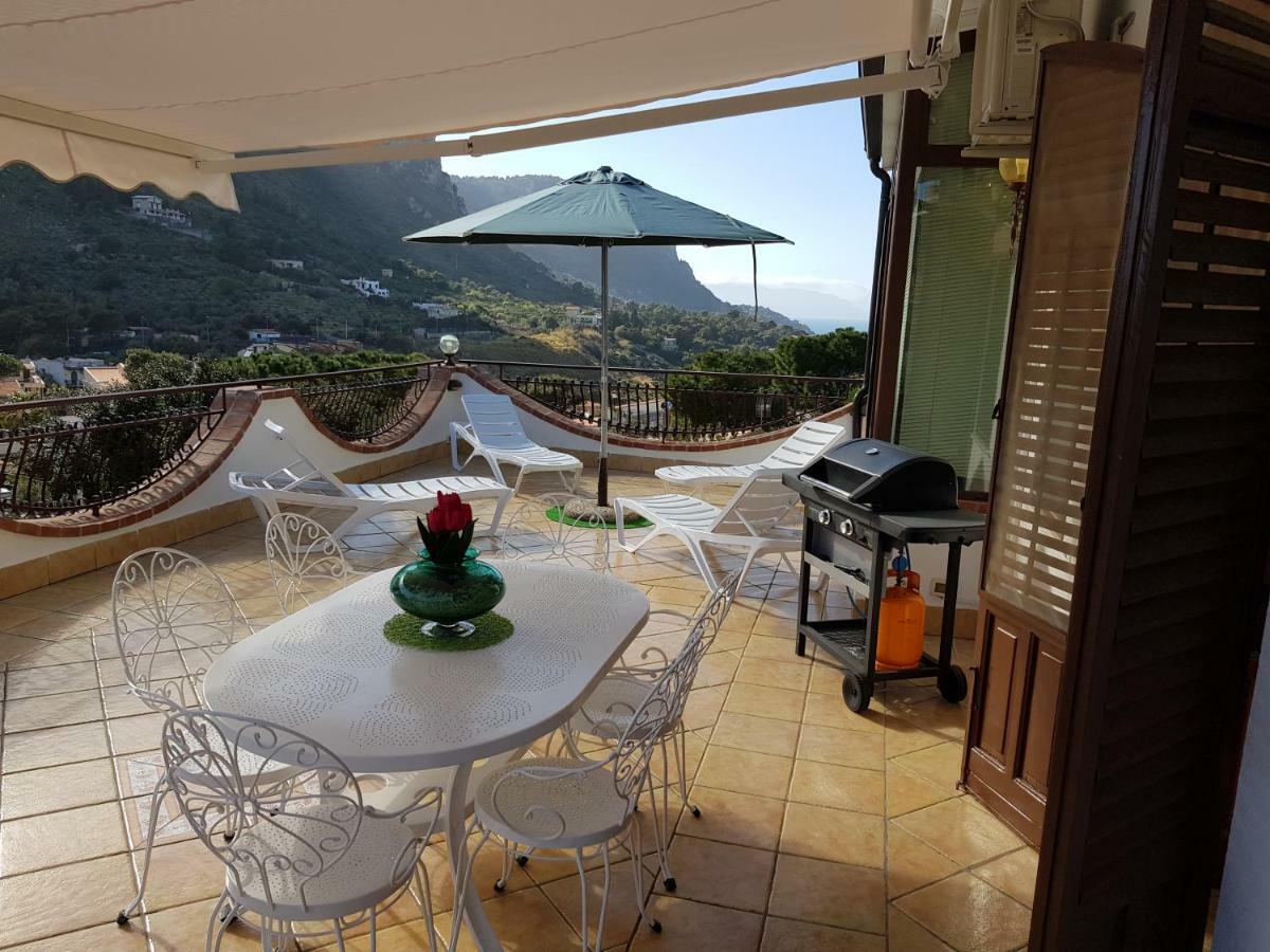 Villa Del Golfo Urio With Swimming Pool Shared By The Two Apartments Santa Flavia Exterior foto