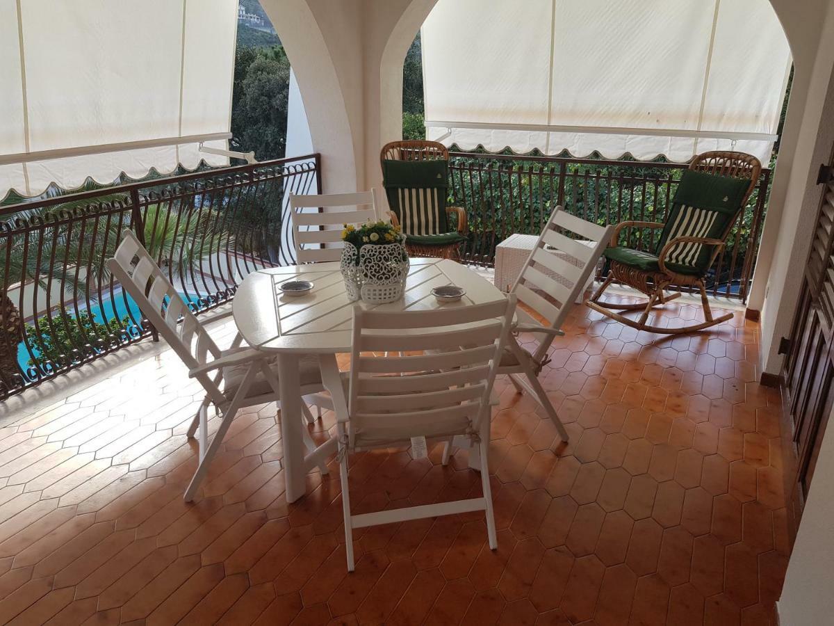 Villa Del Golfo Urio With Swimming Pool Shared By The Two Apartments Santa Flavia Exterior foto