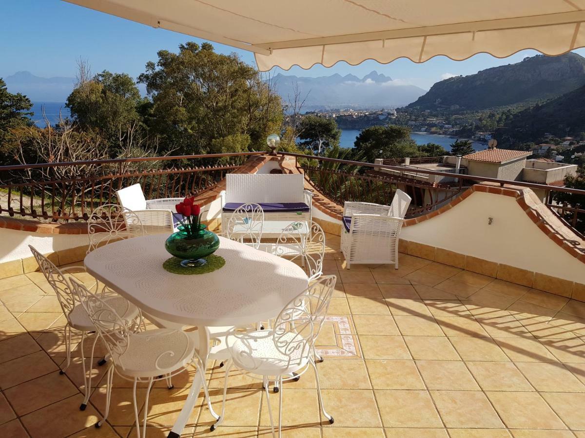 Villa Del Golfo Urio With Swimming Pool Shared By The Two Apartments Santa Flavia Exterior foto