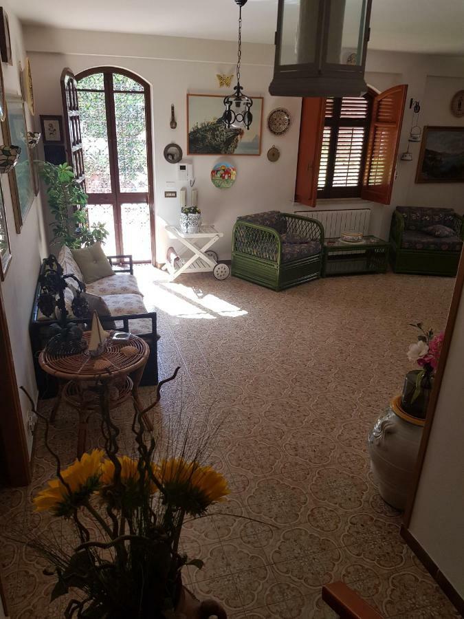 Villa Del Golfo Urio With Swimming Pool Shared By The Two Apartments Santa Flavia Exterior foto