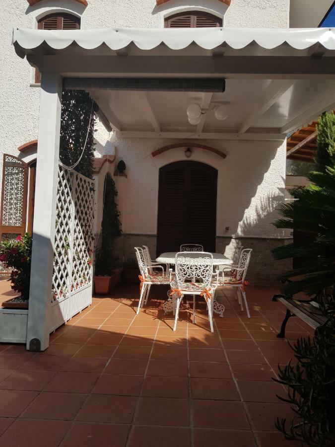 Villa Del Golfo Urio With Swimming Pool Shared By The Two Apartments Santa Flavia Exterior foto