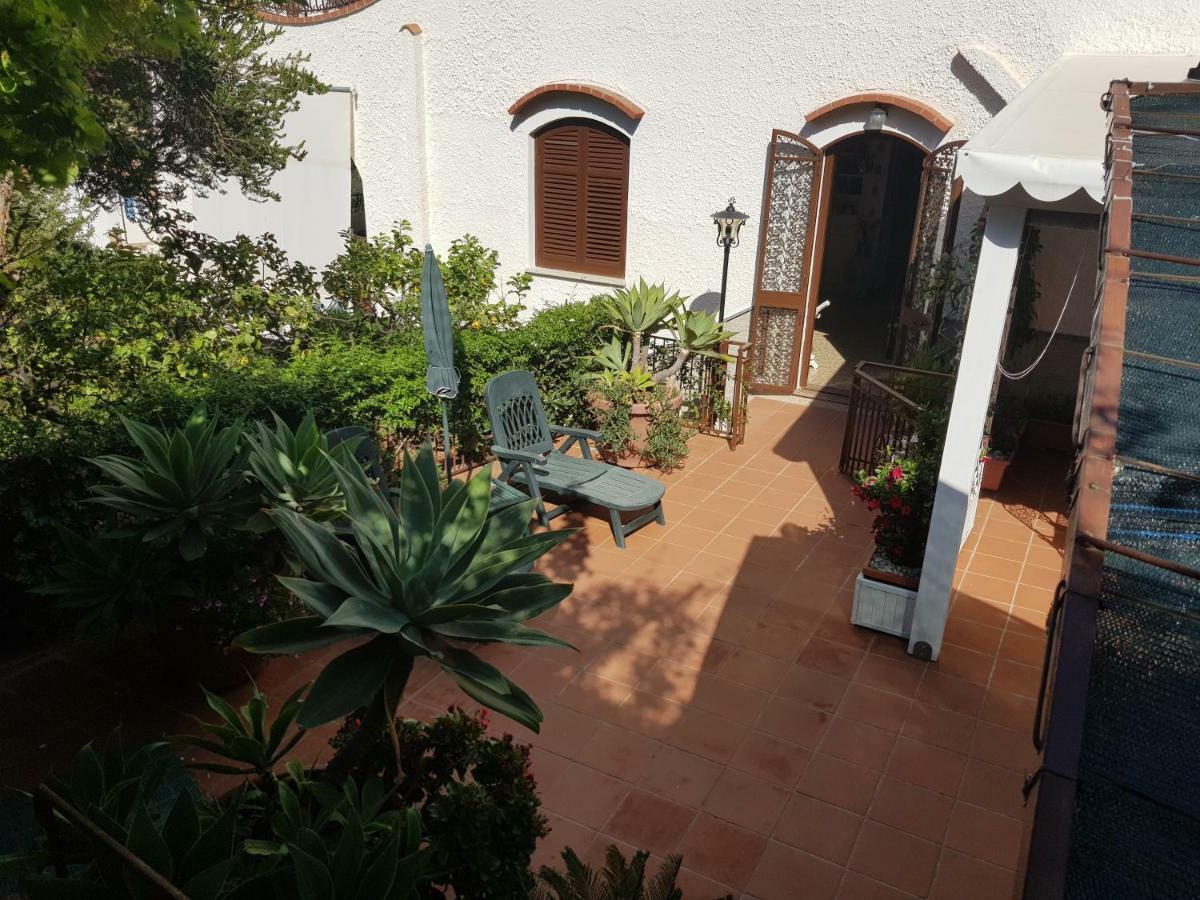 Villa Del Golfo Urio With Swimming Pool Shared By The Two Apartments Santa Flavia Exterior foto