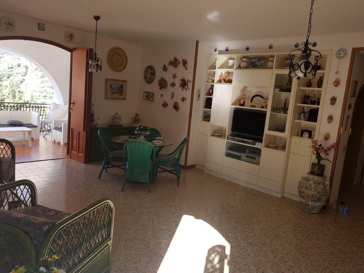 Villa Del Golfo Urio With Swimming Pool Shared By The Two Apartments Santa Flavia Exterior foto