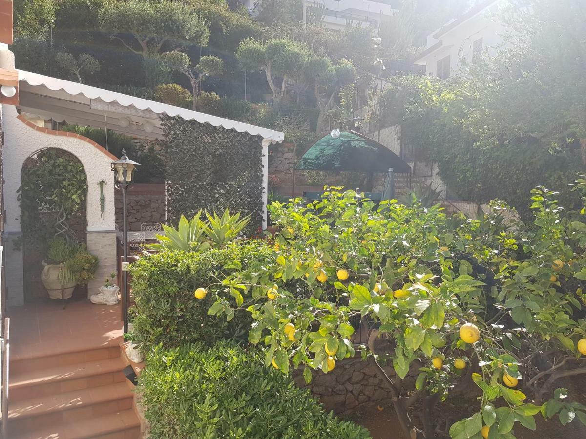 Villa Del Golfo Urio With Swimming Pool Shared By The Two Apartments Santa Flavia Exterior foto