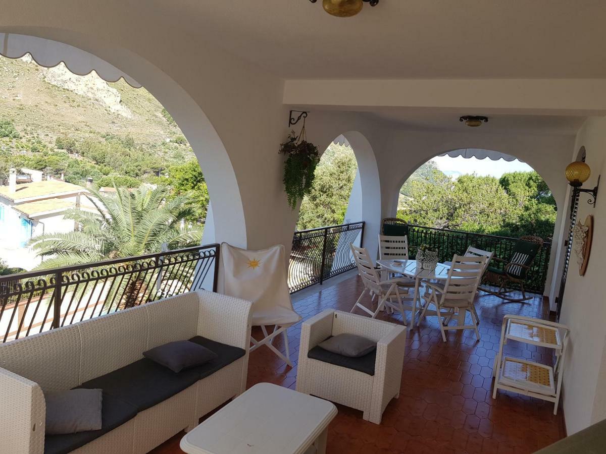 Villa Del Golfo Urio With Swimming Pool Shared By The Two Apartments Santa Flavia Exterior foto